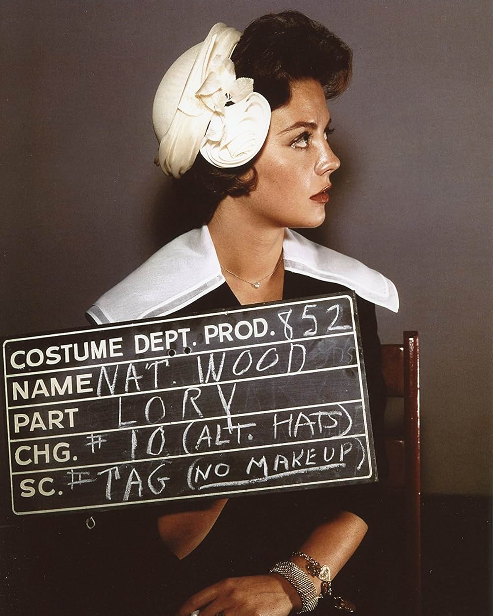 札束とお嬢さんの画像