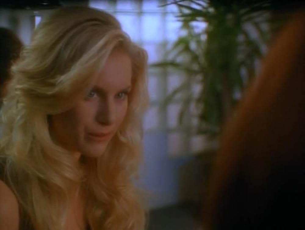 見せたがる女の画像