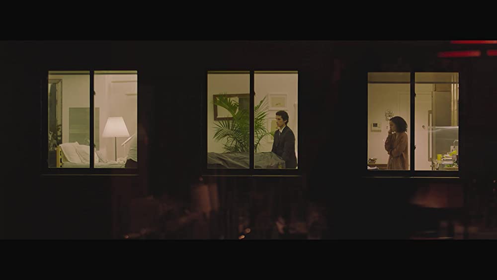 向かいの窓の画像