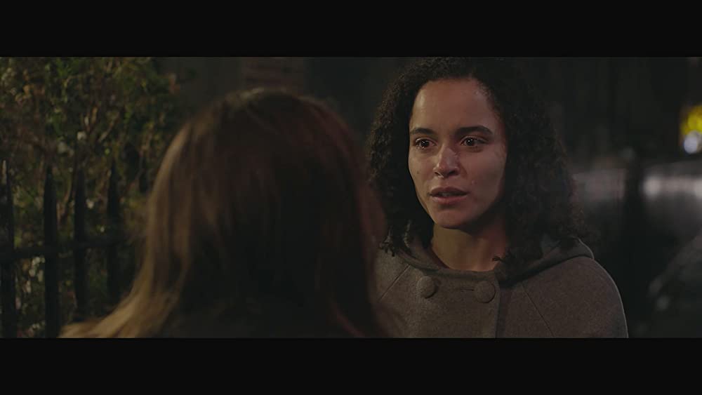 向かいの窓の画像