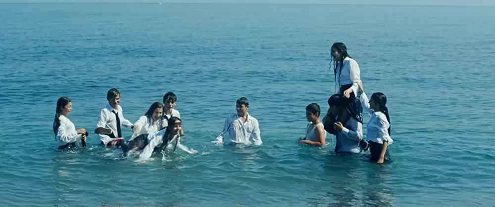 裸足の季節の画像