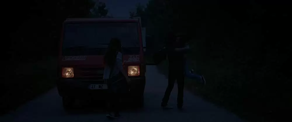 裸足の季節の画像