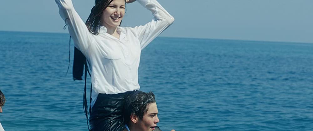 裸足の季節の画像