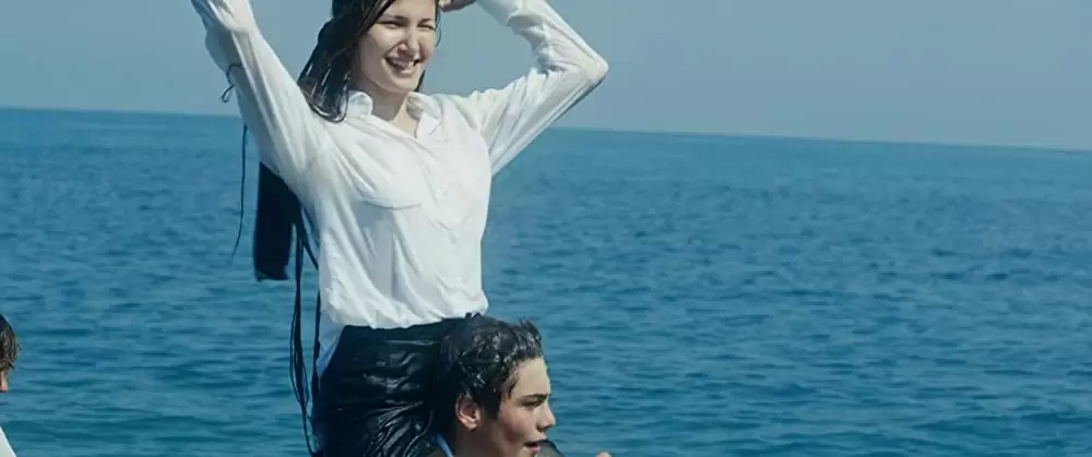 裸足の季節の画像