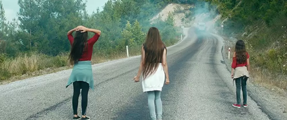 裸足の季節の画像