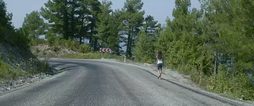 裸足の季節の画像