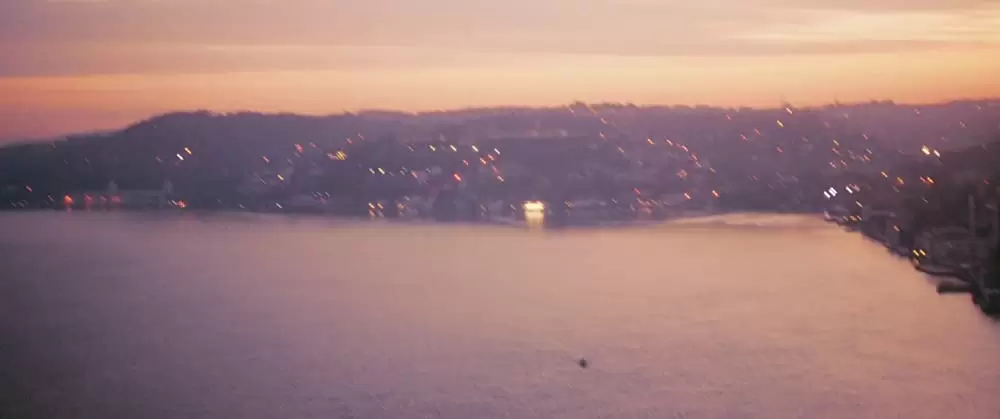 裸足の季節の画像