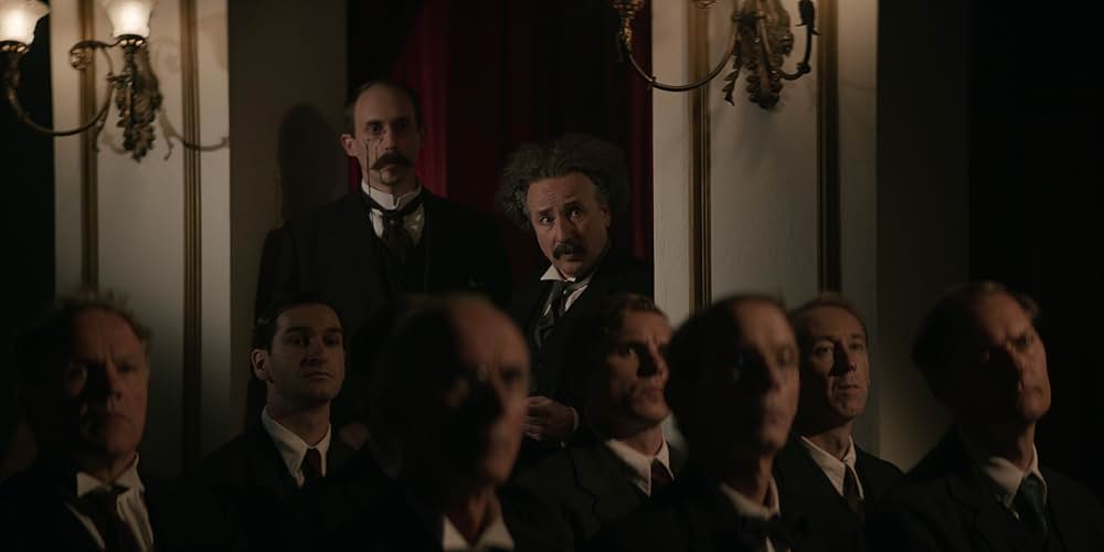 アインシュタインと原爆の画像