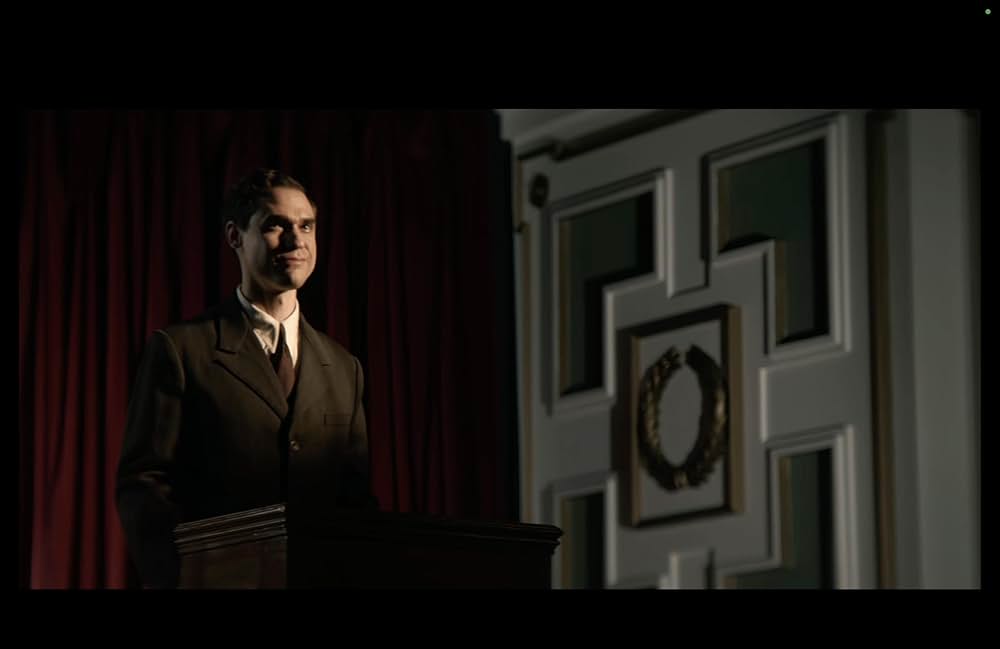 アインシュタインと原爆の画像