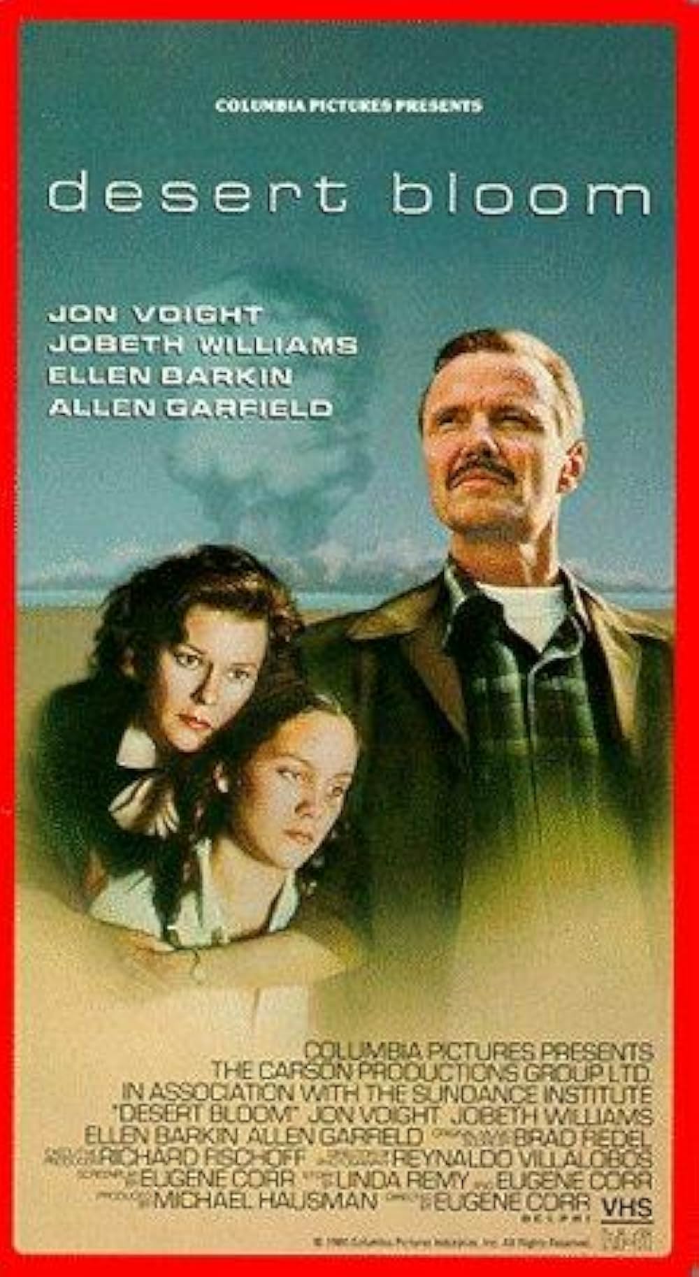 デザート・ブルーム／キノコ雲と少女の画像