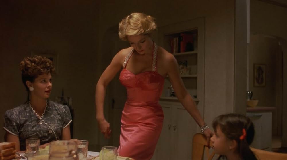 デザート・ブルーム／キノコ雲と少女の画像