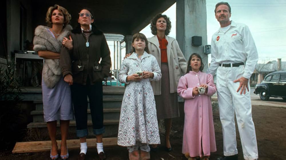 デザート・ブルーム／キノコ雲と少女の画像