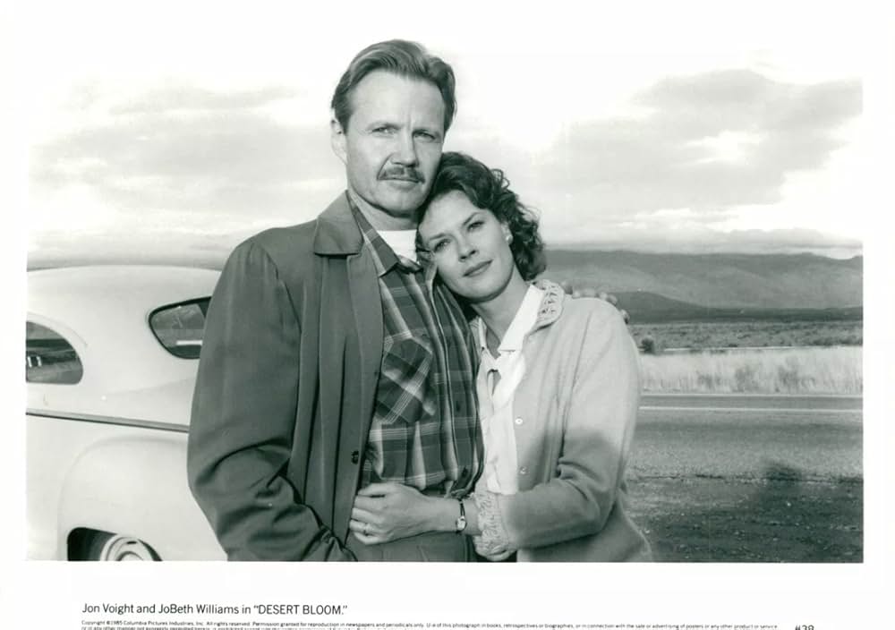 デザート・ブルーム／キノコ雲と少女の画像