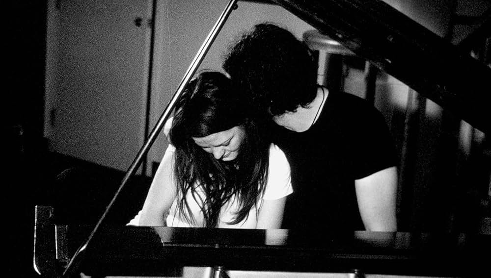 「The white stripes: Under great white northern lights（原題）」の画像