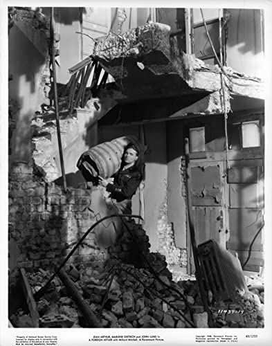 「異国の出来事」ジョン・ランドの画像