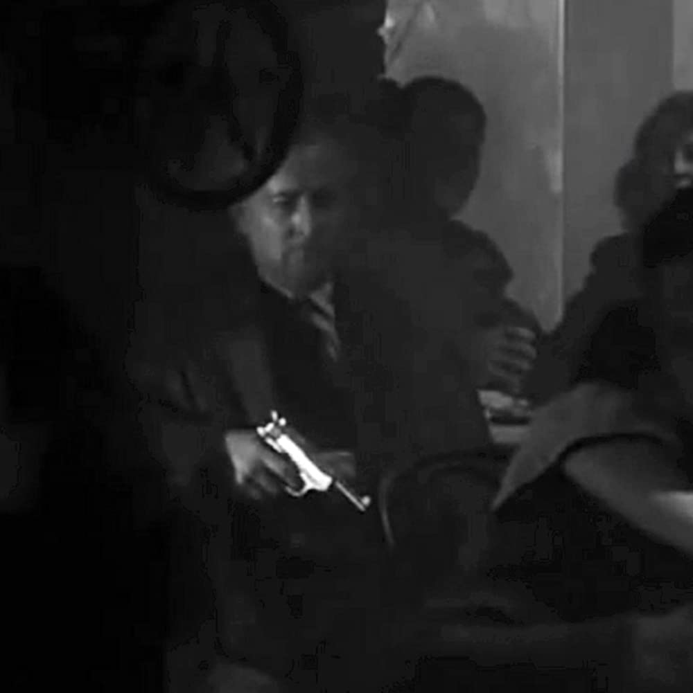 異国の出来事の画像