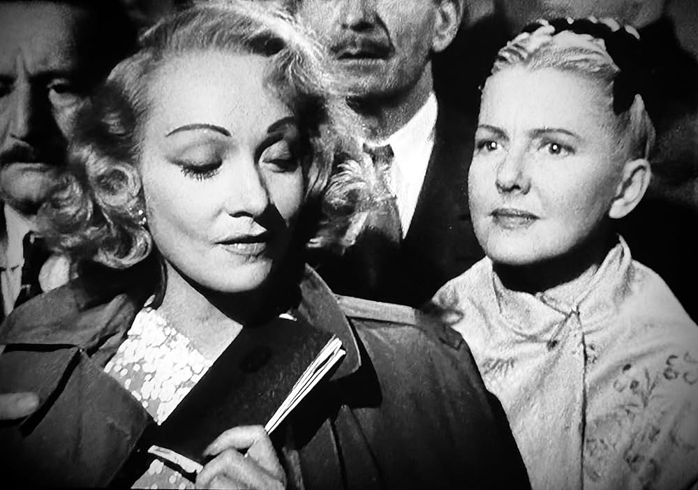 異国の出来事の画像