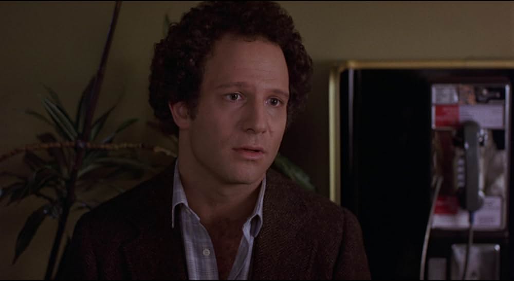 Modern Romance（原題）の画像