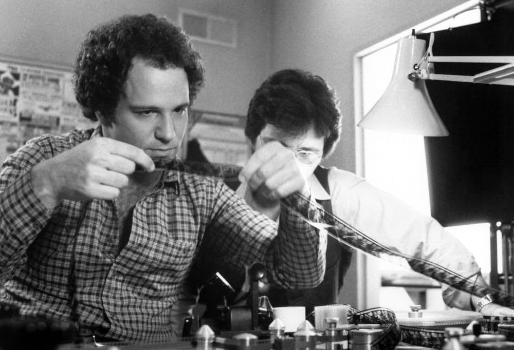 Modern Romance（原題）の画像