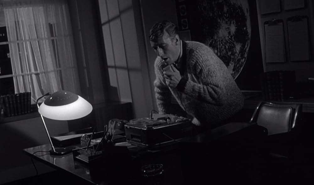 宇宙から来た女の画像