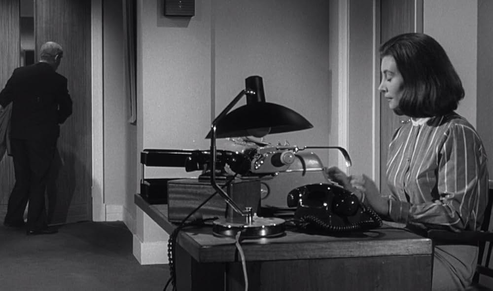 宇宙から来た女の画像