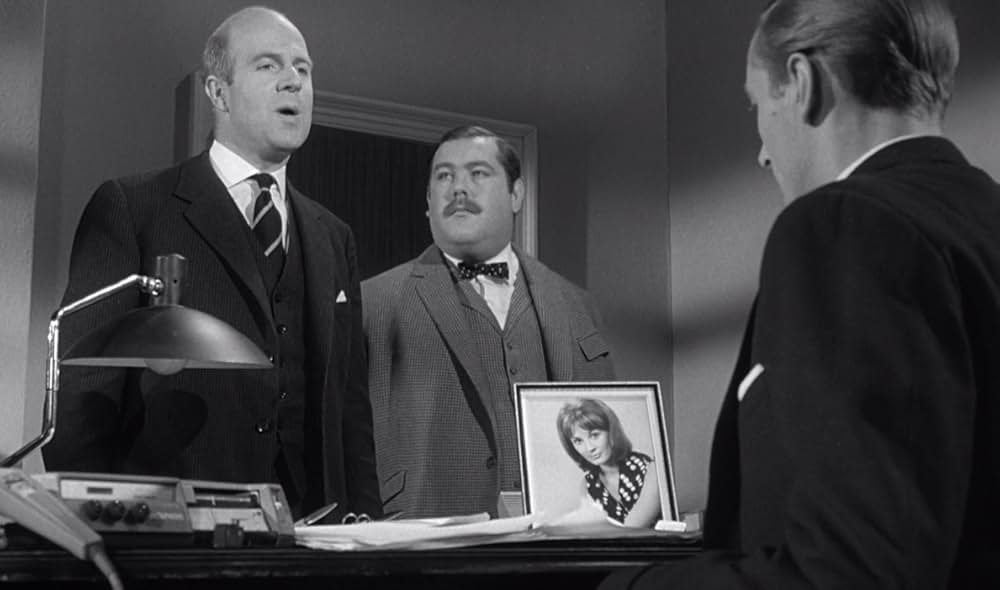 宇宙から来た女の画像