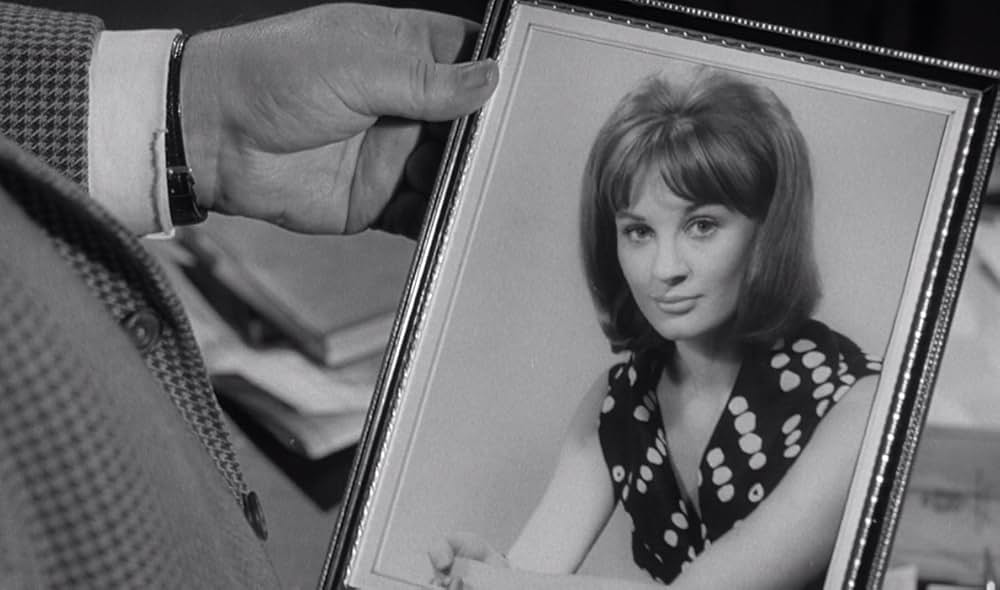 宇宙から来た女の画像