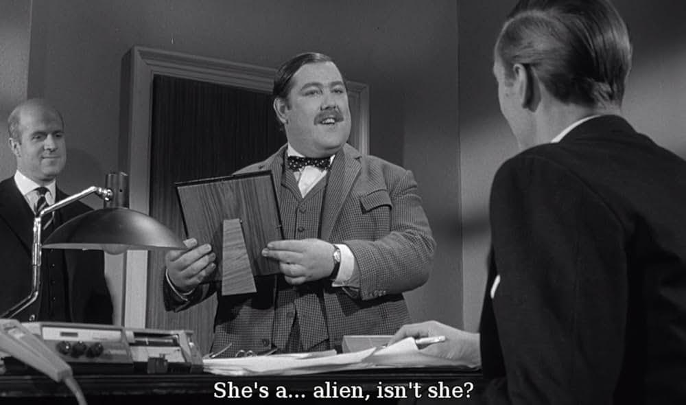 宇宙から来た女の画像