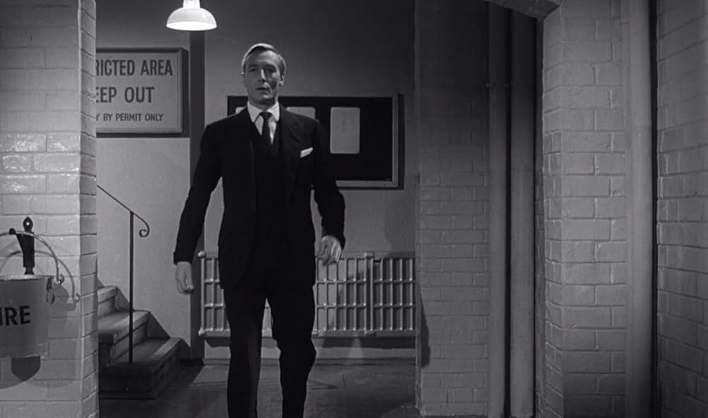 宇宙から来た女の画像