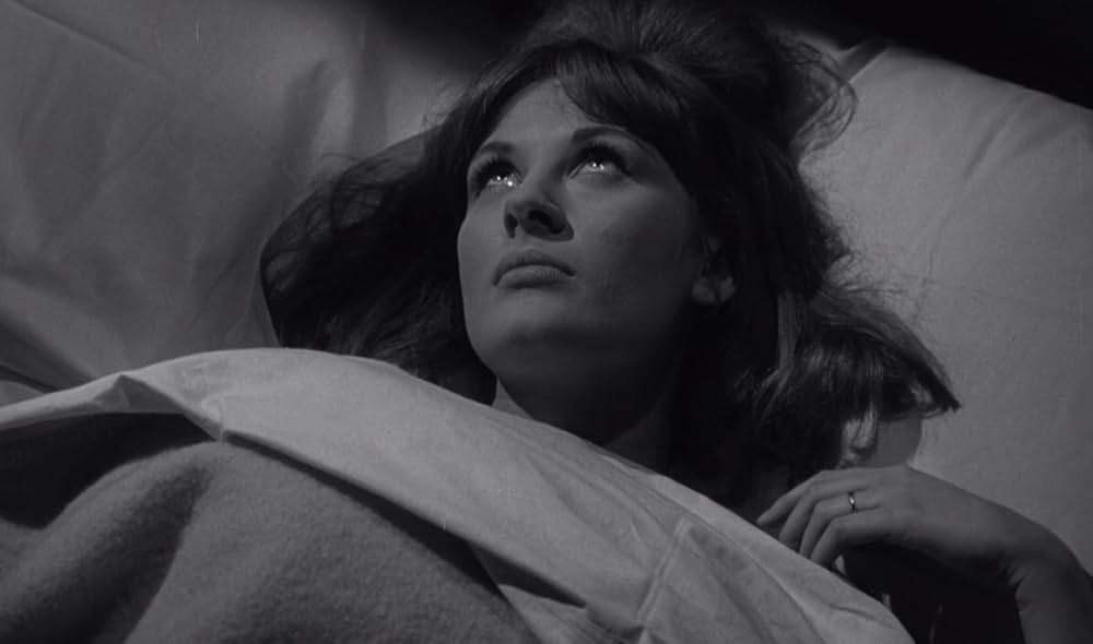 宇宙から来た女の画像