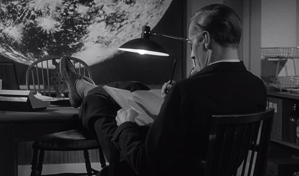 宇宙から来た女の画像