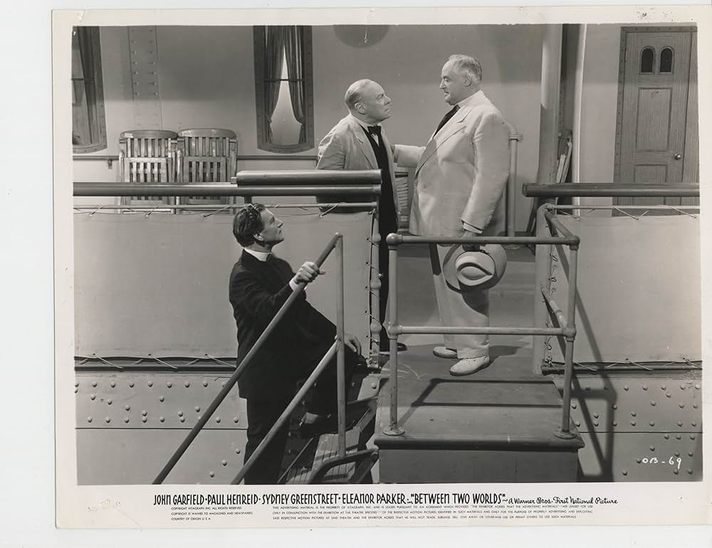 霧の中の戦慄の画像