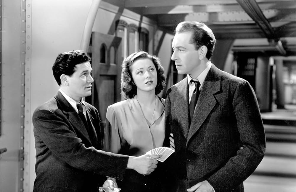 霧の中の戦慄の画像