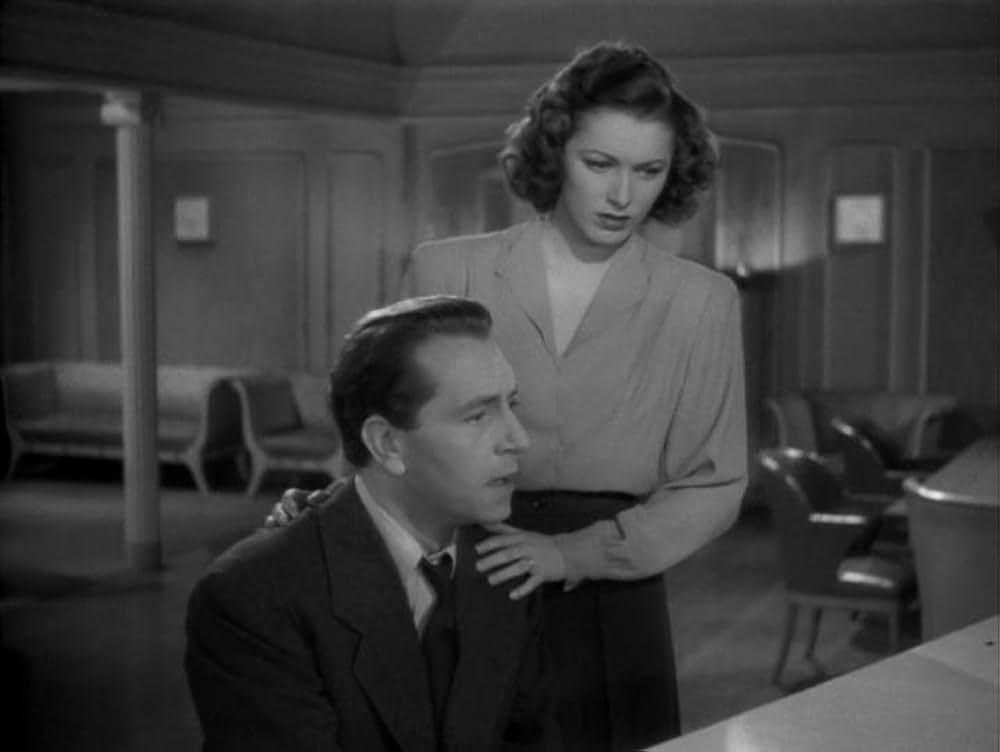 霧の中の戦慄の画像