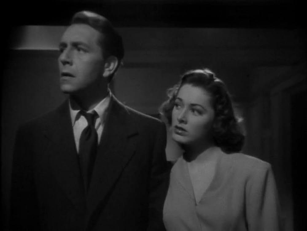 霧の中の戦慄の画像