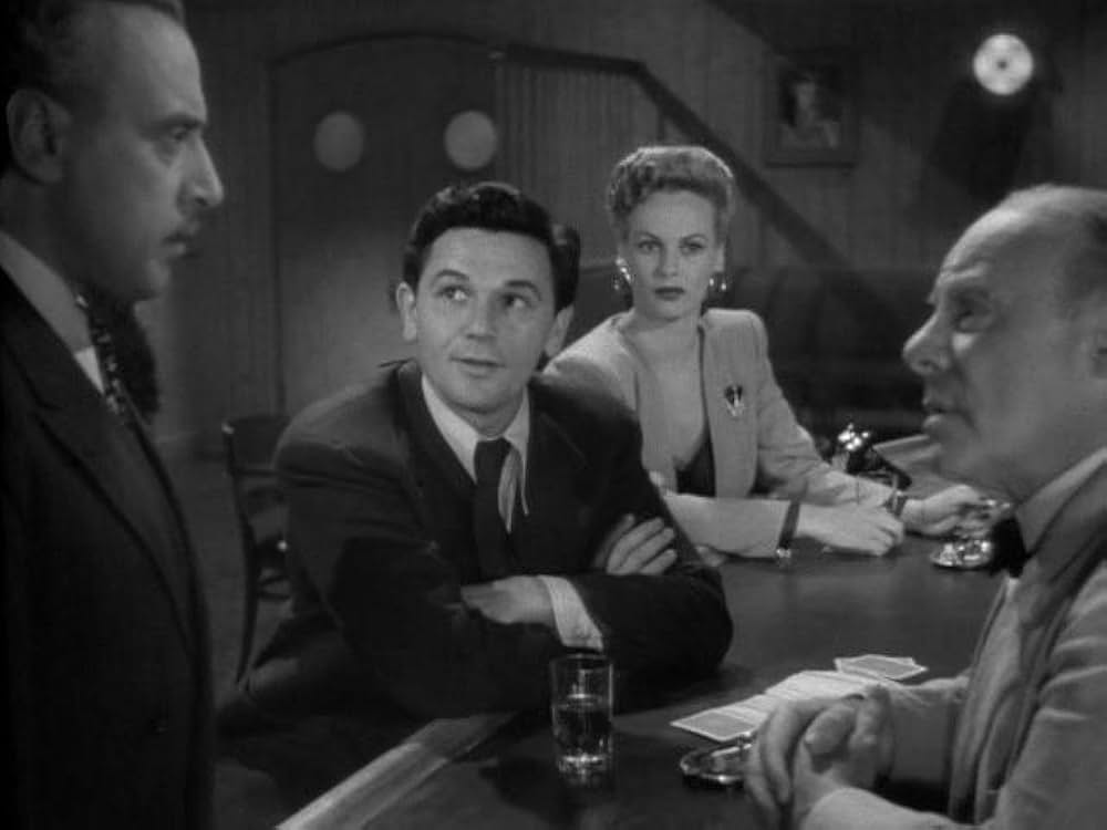 霧の中の戦慄の画像