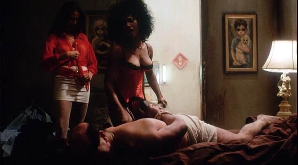 赤いドレスの女の画像