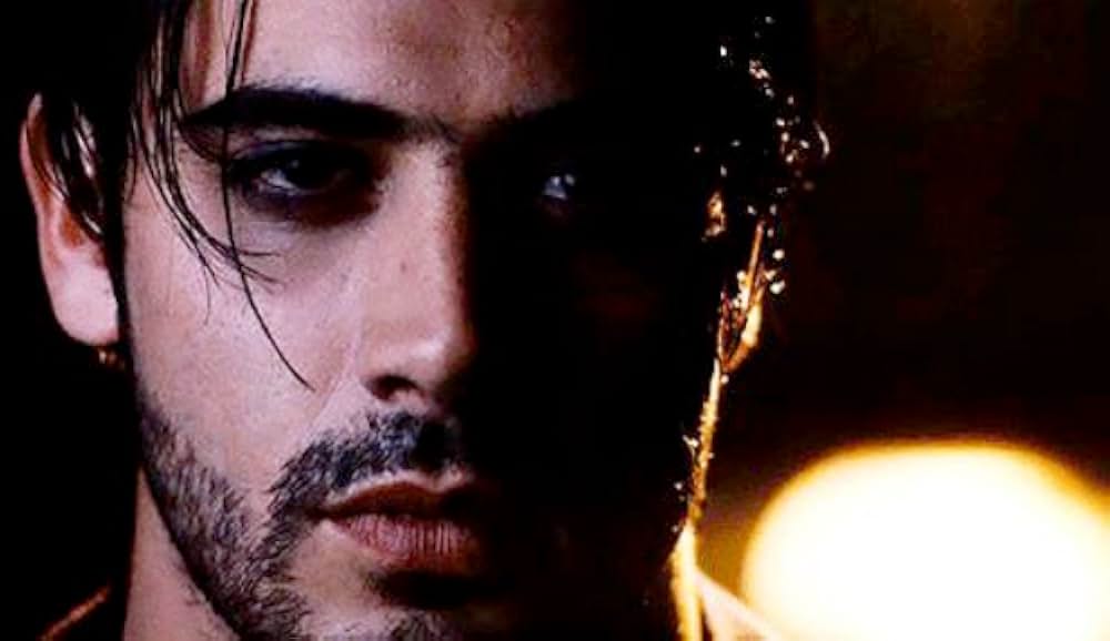 赤いドレスの女の画像