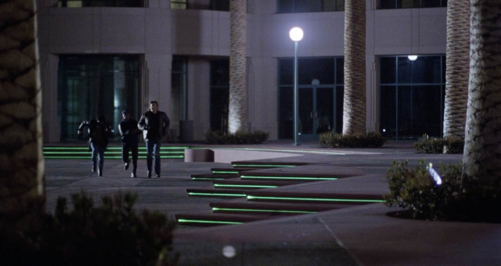 アンダーカバーの画像