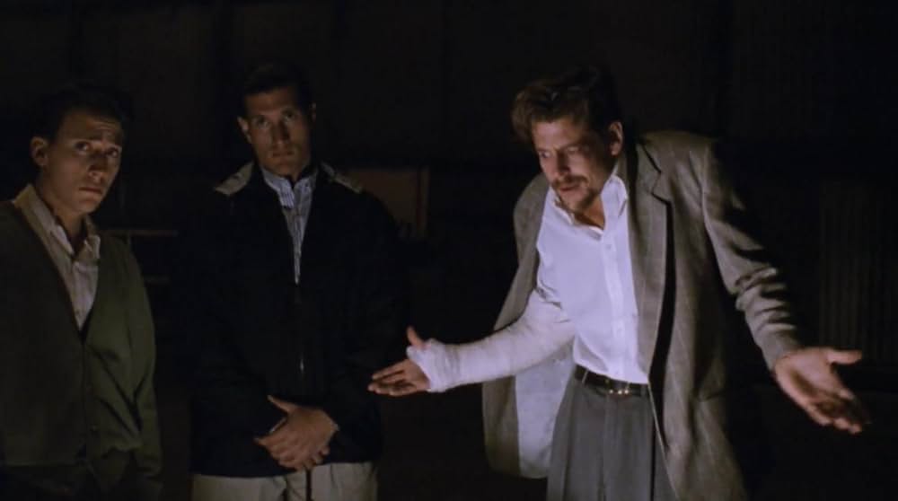 アンダーカバーの画像