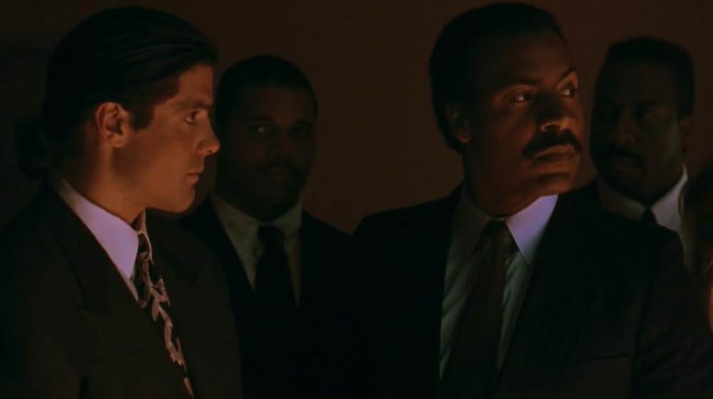 アンダーカバーの画像