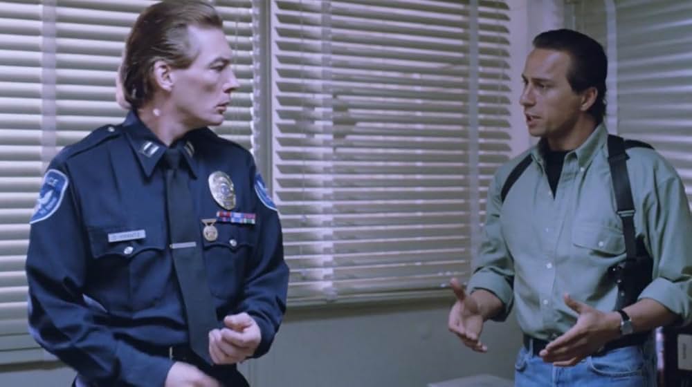 アンダーカバーの画像