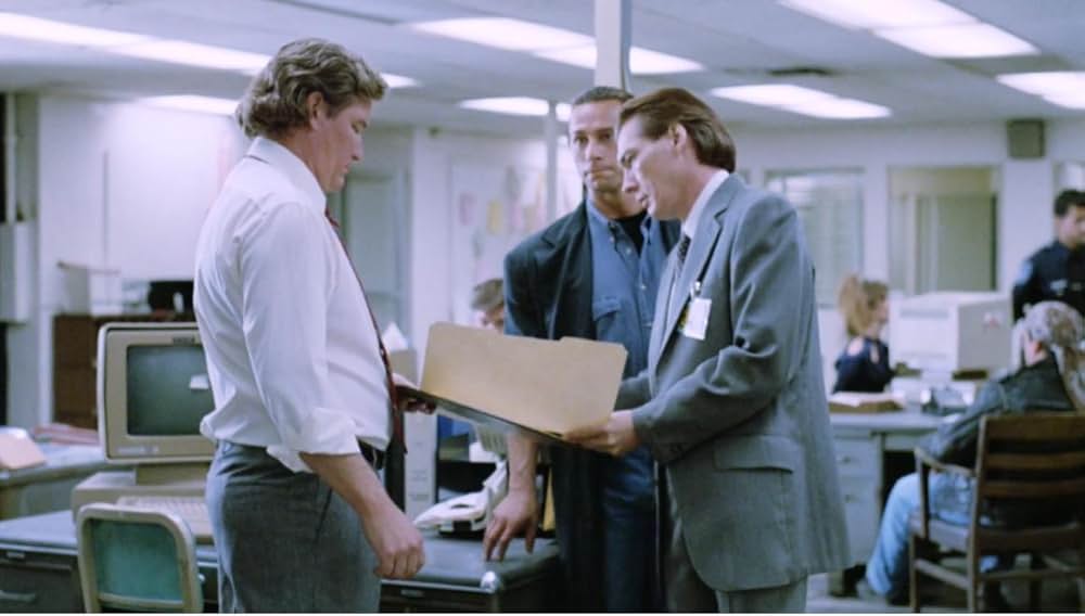 アンダーカバーの画像