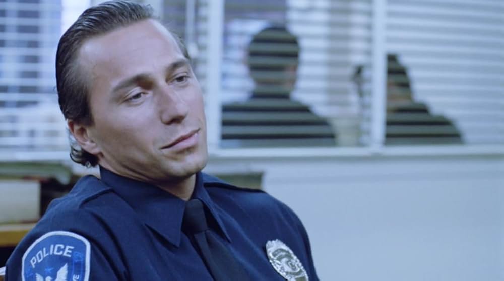 アンダーカバーの画像