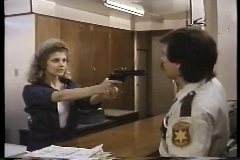 女バトルドッグ／地獄の逃走迷路の画像