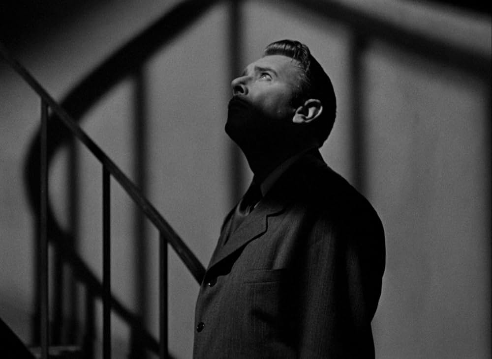 らせん階段の画像