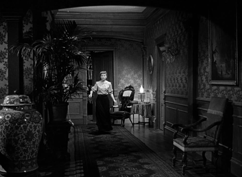 らせん階段の画像