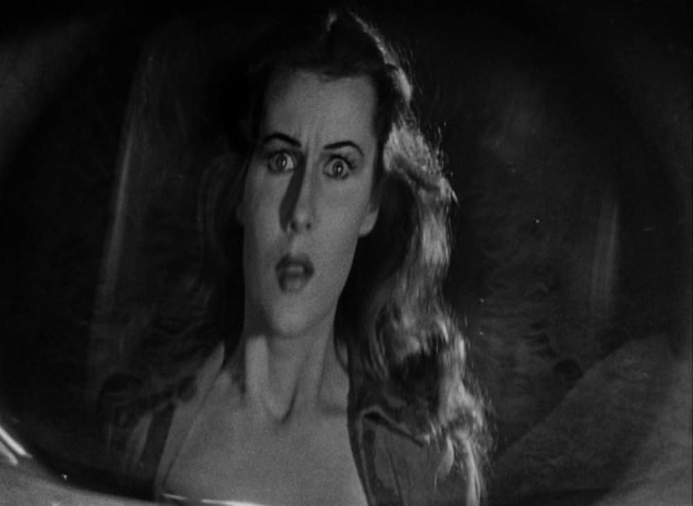 らせん階段の画像