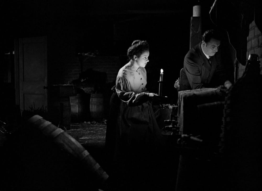 らせん階段の画像