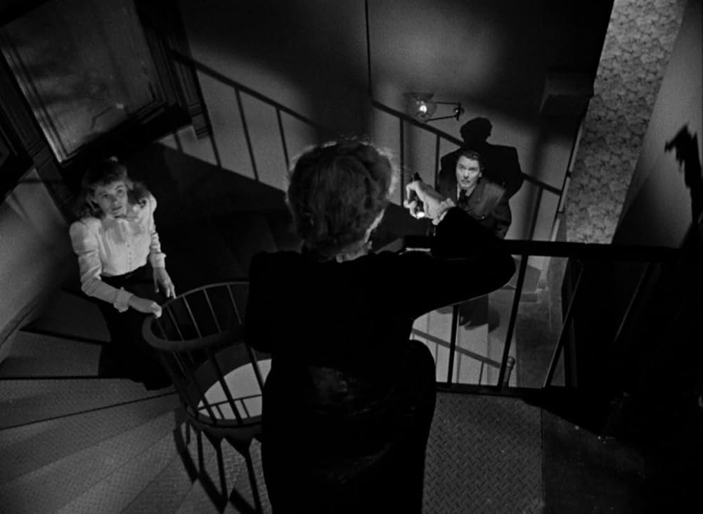 らせん階段の画像